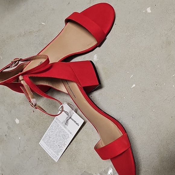 Shoes - Nwt 10.5 Elegant Red Block Heel Sandals